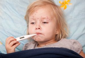 Больничный по уходу за ребенком в 2017 году: сколько дней оплачивается, как и кто его оплачивает (ФСС или работодатель) Больничный по уходу за ребенком в 2017 году: сколько дней оплачивается, как и кто его оплачивает (ФСС или работодатель)