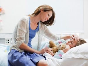 Больничный по уходу за ребенком в 2017 году: сколько дней оплачивается, как и кто его оплачивает (ФСС или работодатель) Больничный по уходу за ребенком в 2017 году: сколько дней оплачивается, как и кто его оплачивает (ФСС или работодатель)