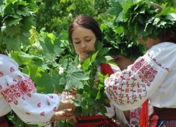 Заговоры и обряды на Троицу на богатство Заговоры и обряды на Троицу на богатство